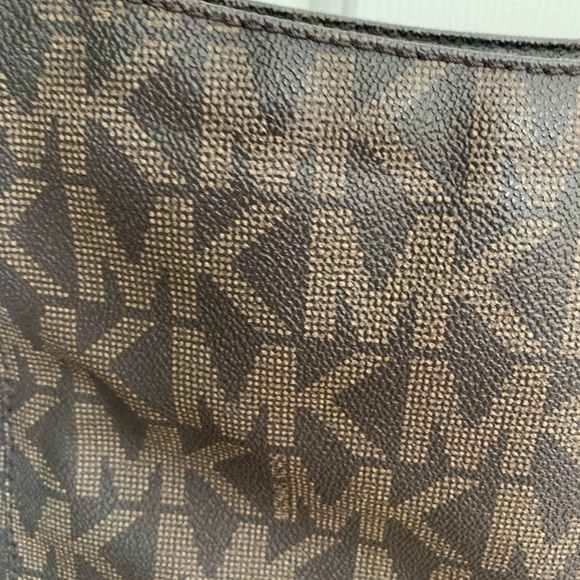 Michael Kors monogrammed crossbody bag - Picture 3 of 13